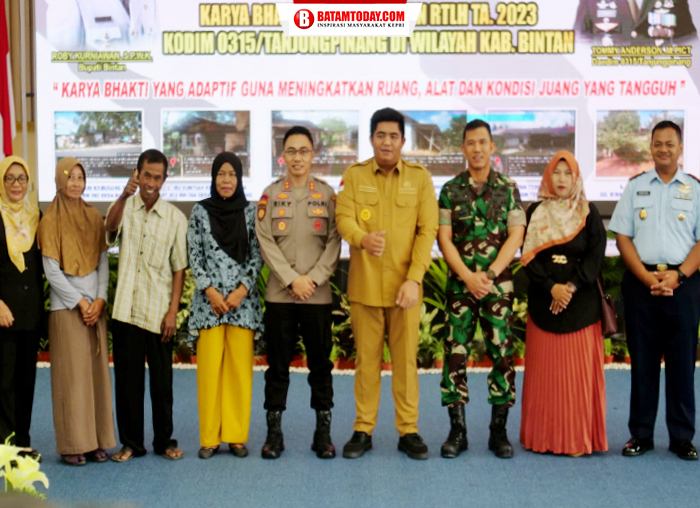 Bupati Bintan, Roby Kurniawan saat foto bersama Dandim dan unsur lainnya